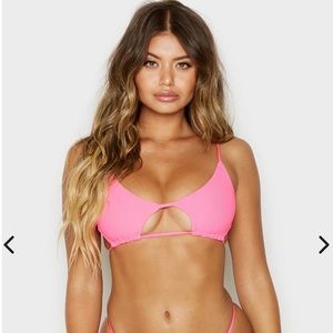 🆕 Frankie’s Bikinis Willa Top in Heart Throb Pink